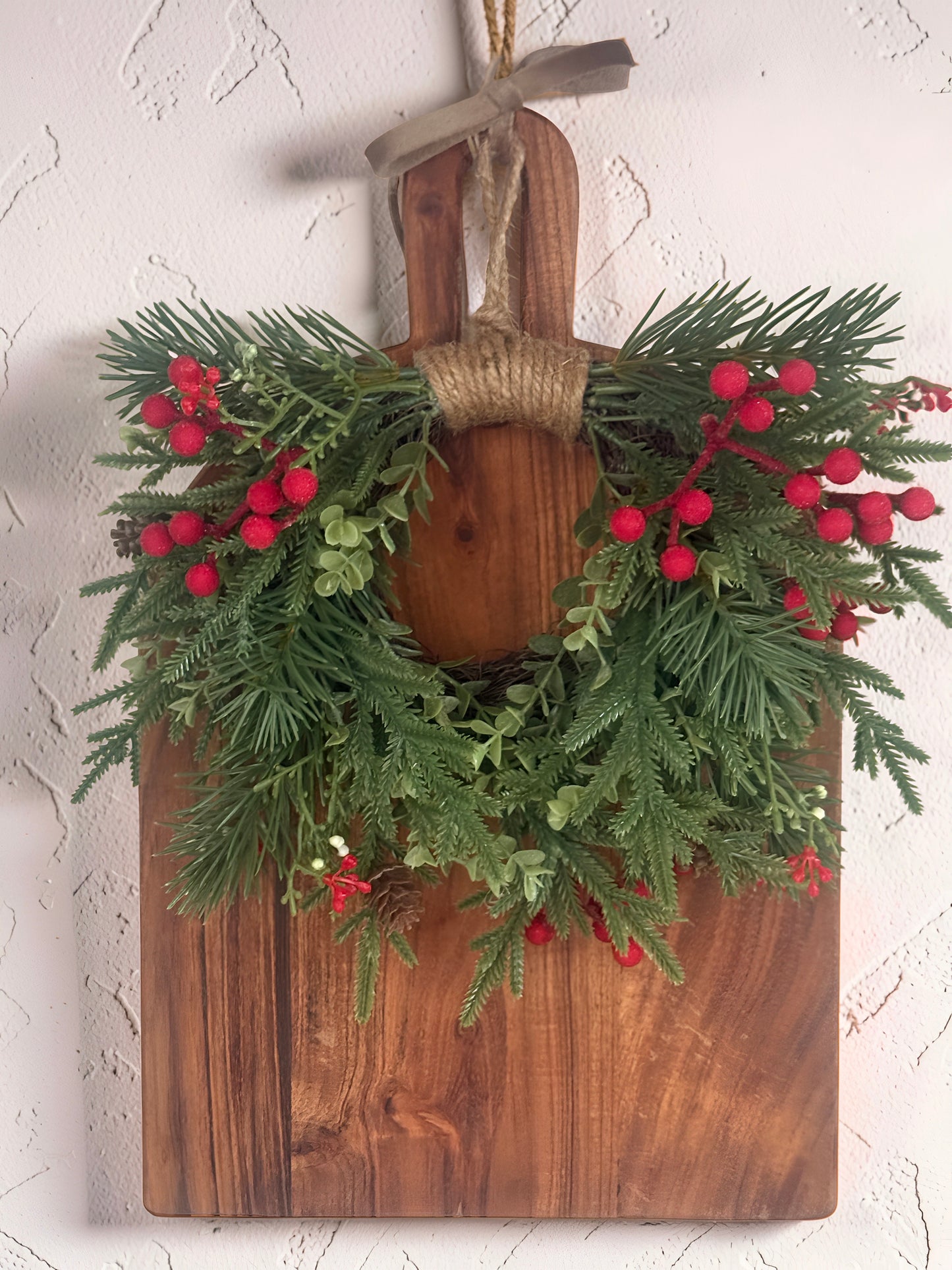 Pineheart Berry Hanging Wreath