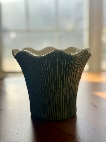 Dark Green Scalloped Edge Pot