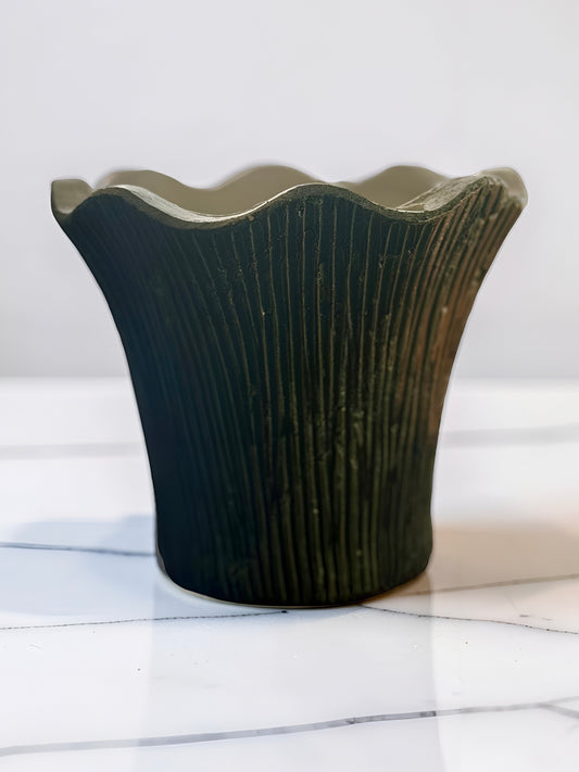 Dark Green Scalloped Edge Pot