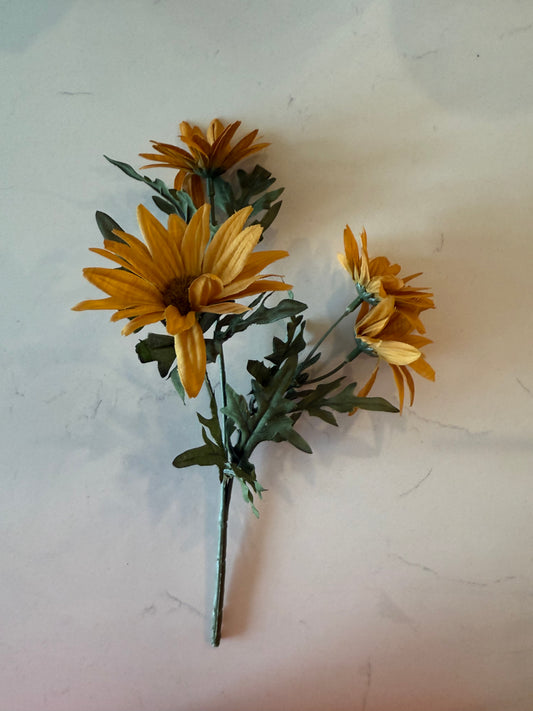 Gold Daisy Pick -11”