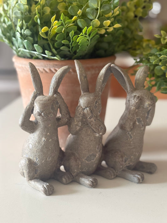Resin Distressed Gray Three Bunnies
