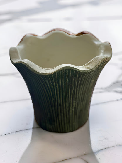 Dark Green Scalloped Edge Pot